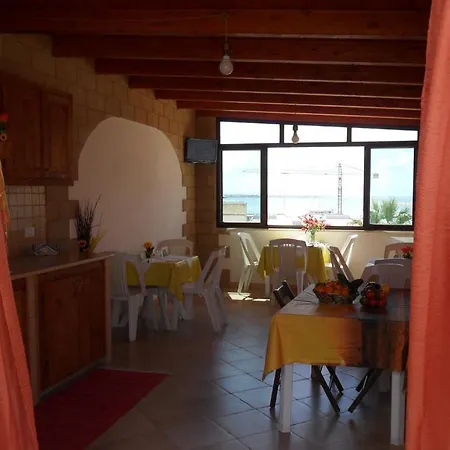 Tra I Due Mari Couette-café 2*