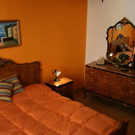 לינה וארוחת בוקר Tra I Due Mari 2*