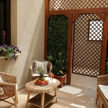 לינה וארוחת בוקר Tra I Due Mari 2*