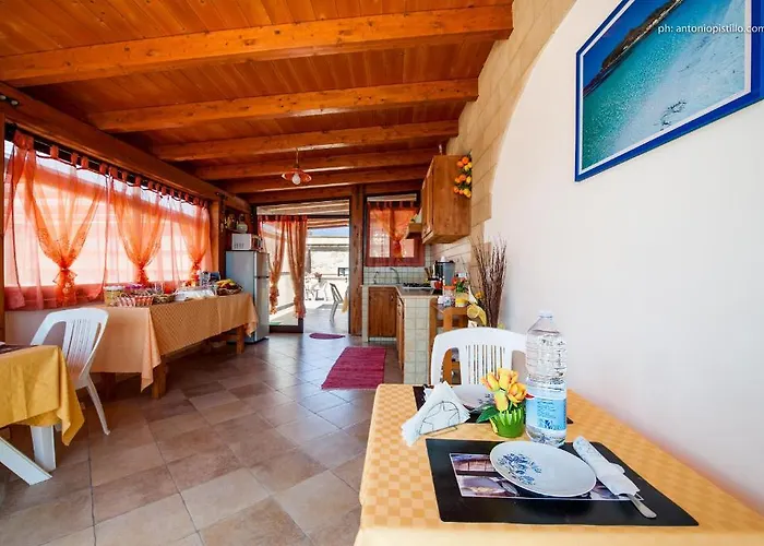 Tra I Due Mari Oda ve Kahvaltı San Vito Lo Capo